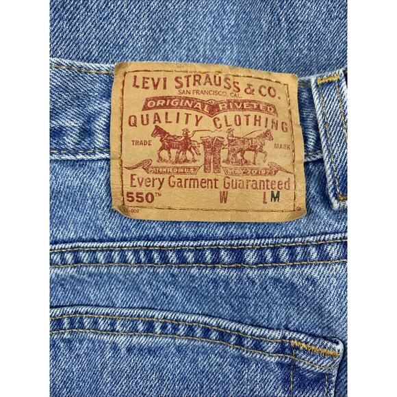 Vtg Levis 550 Jeans Women Plus Size 22 Light Wash Denim Relaxed Fit Tapered Leg - Picture 3 of 13